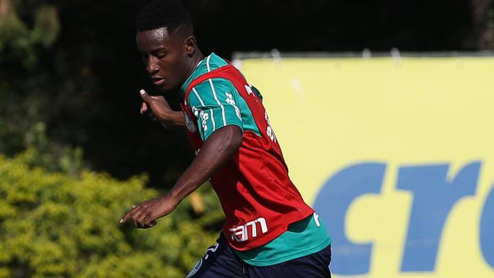 Iván Angulo hace un entrenamiento con Palmeiras