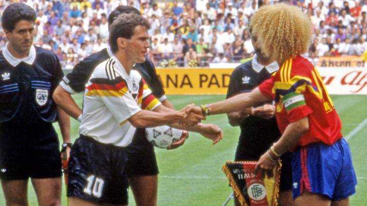 Lothar Matthäus y el 'Pibe' Valderrama en el Mundial de Italia 1990