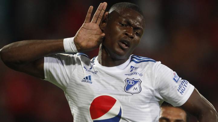 González Lasso celebra el gol a Medellín que le da el triunfo a Millonarios