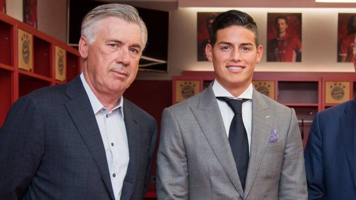 James Rodríguez y Carlo Ancelotti en la presentación del Bayern Múnich en 2017