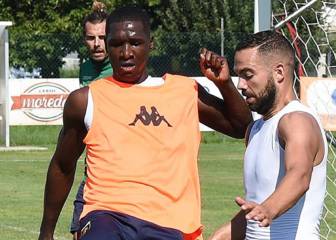 Bajo nivel de Cristian Zapata lo mandaría al banco de Genoa