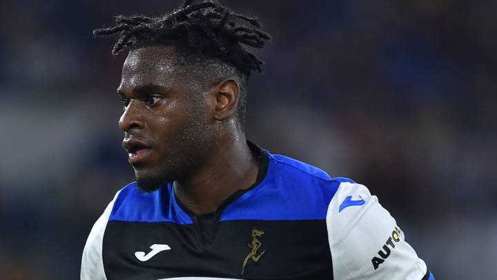 Duván Zapata en el partido de Atalanta ante Roma por la Serie A