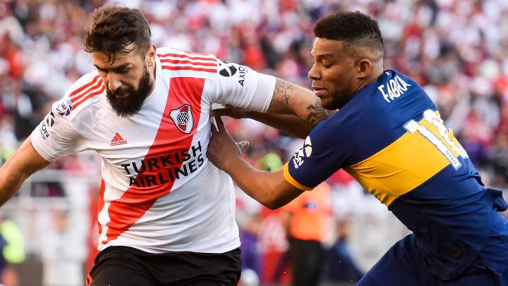 Frank Fabra ante River Plate en la Liga Argentina