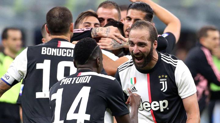 Gonzalo Higuain celebra la victoria.