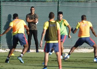 Amaranto Perea, desde la línea en entrenamiento de Colombia