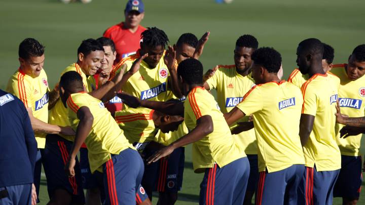 Los jugadores de la Selección Colombia, concentrada en España, entrenan en Alicante antes del partido contra Chile.