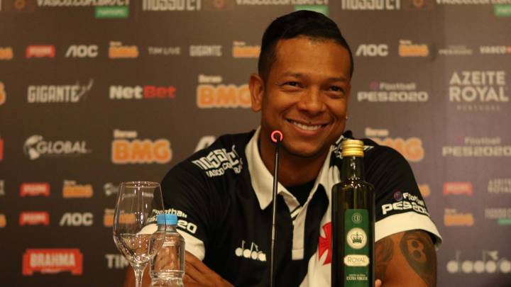 Fredy Guarín durante su presentación como nuevo jugador de Vasco da Gama.