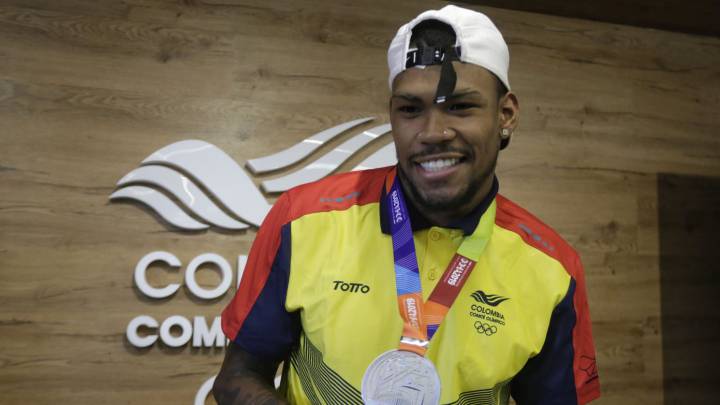 Anthony Zambrano habló en rueda de prensa sobre la medalla de plata que ganó en el Mundial de Atletismo en la prueba de los 400 metros planos