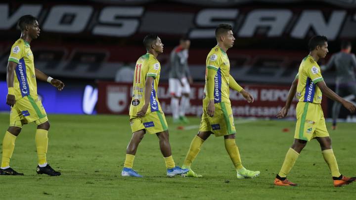 Jugadores de Atlético Huila tras el partido con Santa Fe.