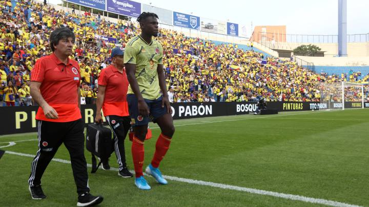 Duván Zapata, delantero de la Selección Colombia y el Atalanta será desconvocado del equipo nacional luego de la lesión que sufrió ante Chile
