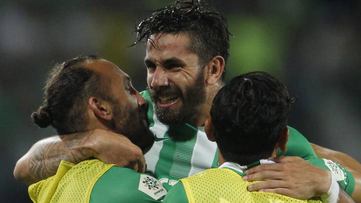 Jugadores de Nacional festejan gol en la Liga Águila