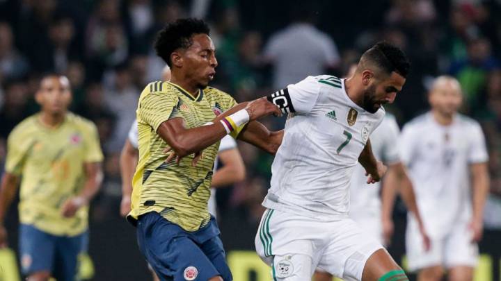 Johan Mojica y Riyad Mahrez durante el partido entre Colombia y Argelia.