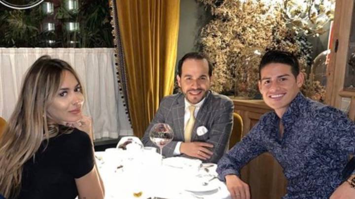 La celebración de James Rodríguez y Abelardo de la Espriella. El abogado colombiano publicó una imagen junto al futbolista y su novia, Shannon de Lima