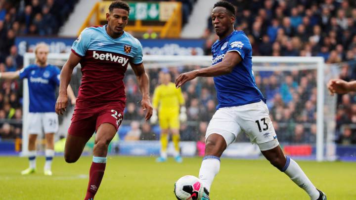 Yerry Mina salió lesionado en el encuentro por la Carabao Cup entre Everton y Watford en el en el Goodison Park. El colombiano tenía molestias previas
