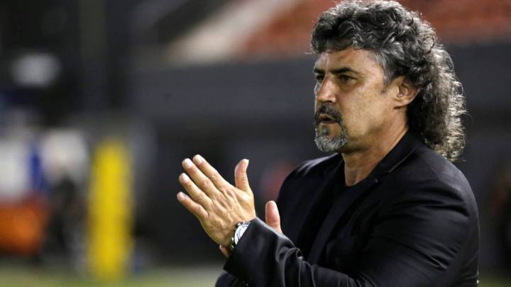 Leonel Álvarez habló de lo que sucedió cuando dirigía en el fútbol paraguayo y tuvo que salir de forma sorpresiva de Cerro Porteño por problemas