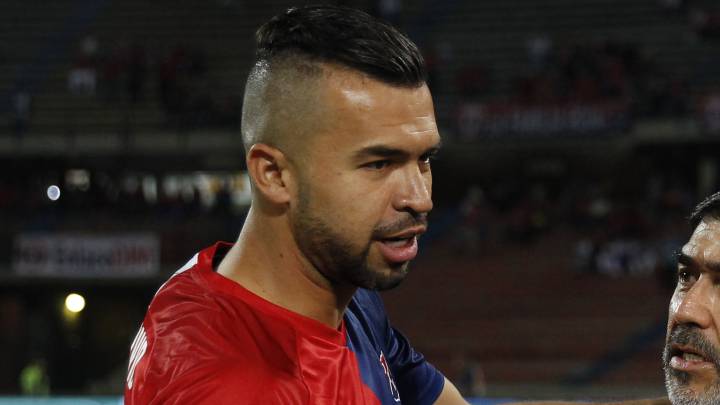 Andrés Cadavid en partido del Medellín. El central estará en la final de la Copa Águila ante el Cali