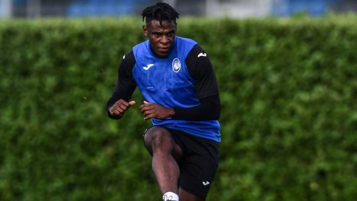 Duván Zapata durante un entrenamiento de Atalanta mientras está lesionado