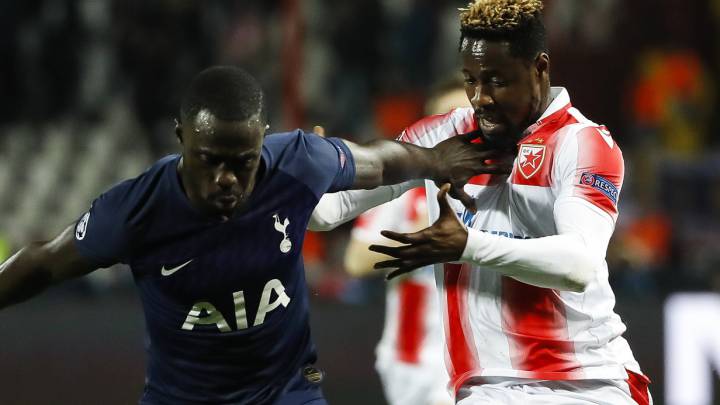 Davinson Sánchez defiende la pelota en el partido entre Tottenham y Estrella Roja