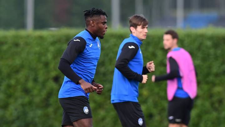 Duván Zapata durante un entrenamiento con Atalanta.
