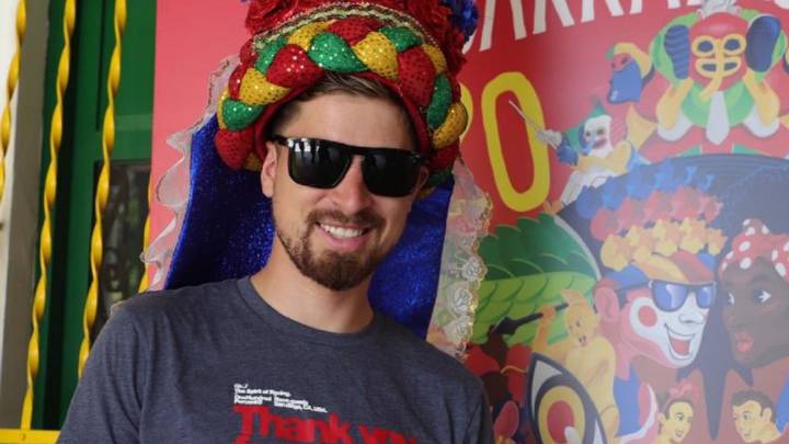 Peter Sagan cumplió con la visita a la casa del Caraval de Barranquilla en donde conoció más la cultura de la ciudad y en la noche estuvo en la cena