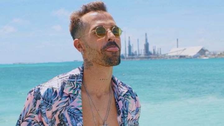 Mike Bahía lanzó su álbum llamado Navegando.