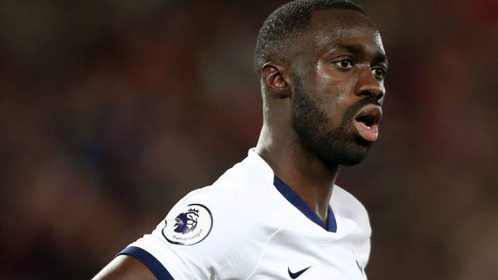 Davinson Sánchez en un partido con Tottenham durante la temporada 2019-2020