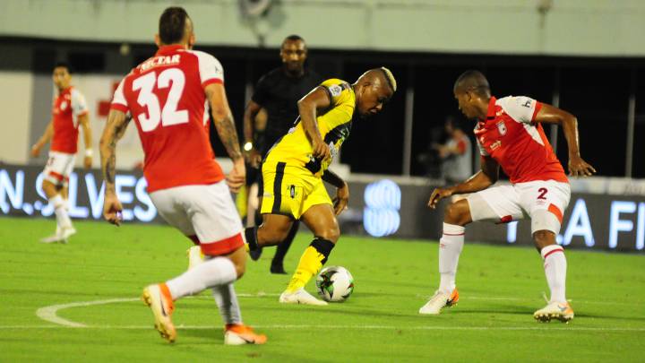 Alianza Petrolera recibió a Independiente Santa Fe en el desarrollo de la cuarta jornada de la Liga Águila en el estadio Daniel Villa Zapata