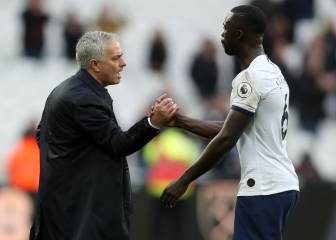 Mourinho debuta con victoria y Davinson juega los 90 minutos