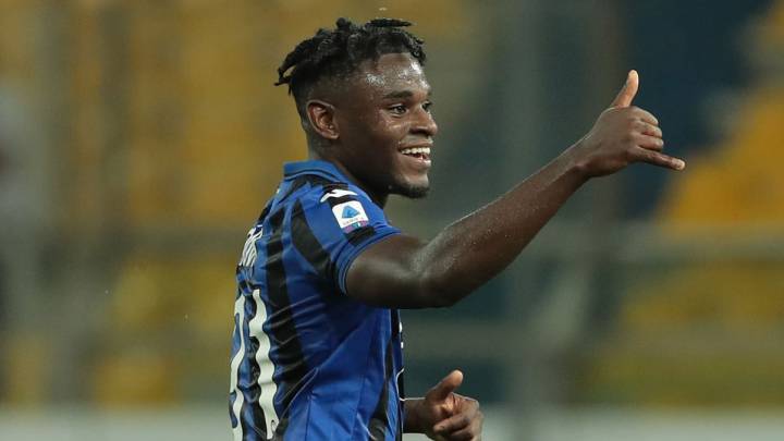 Duván Zapata festeja un gol con Atalanta