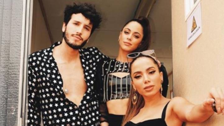Críticas a Sebastián Yatra por show en Copa Libertadores. El cantante colombiano estuvo acompañado por los artistas Fito Páez, Anitta y su novia