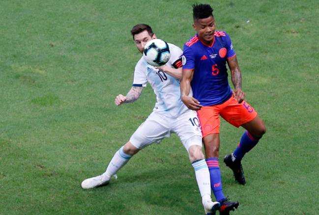 Wilmar Barrios junto a Messi en la pasada Copa América de Brasil 2019