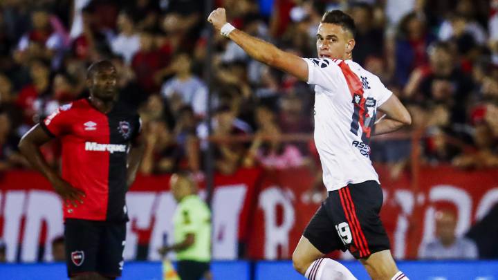 Rafael Santos Borré celebra su gol contra Newell's