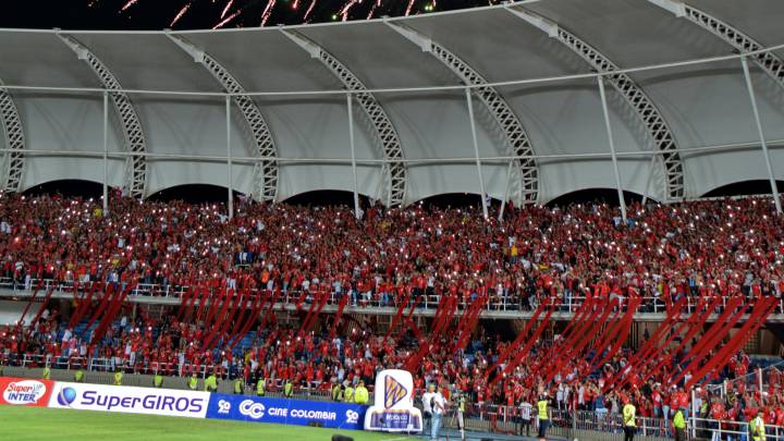 Hinchas del América de Cali en el Pascual Guerrer