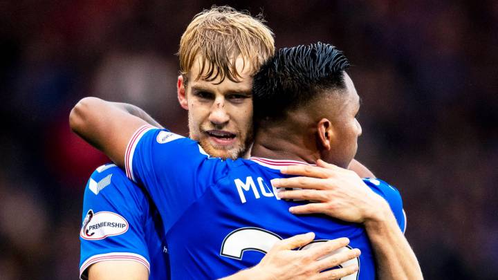 Alfredo Morelos con Filip Helander, jugador que lo comparó con Dybala