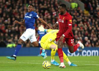 Con Mina, Everton pierde ante Liverpool y cae en zona roja