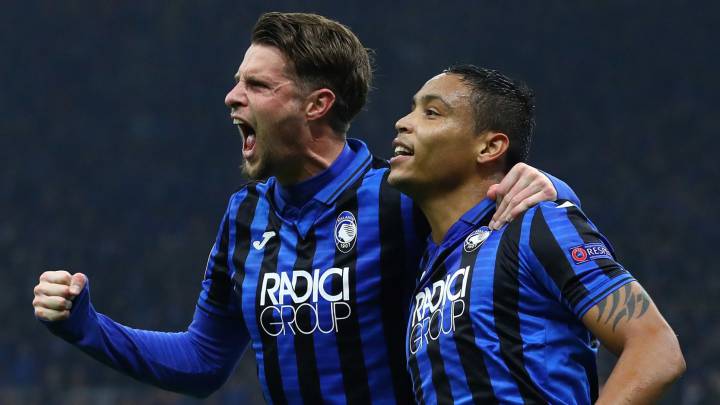 Luis Fernando Muriel celebra el primer triunfo de Atalanta en Champions League