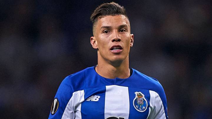 Matheus Uribe en partido por la Europa League con el porto