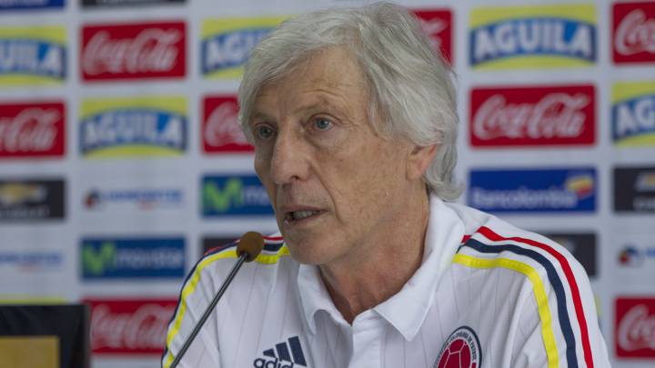 José Pékerman en una rueda de prensa desde España con la Selección Colombia