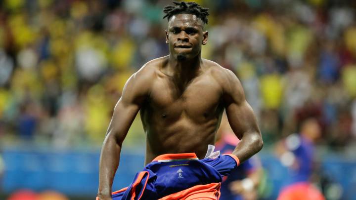 Duván Zapata celebra el gol en Copa América ante Argentina