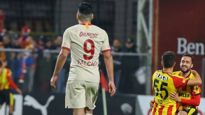 Galatasaray perdió 2-1 con Falcao en cancha los 90 minutos