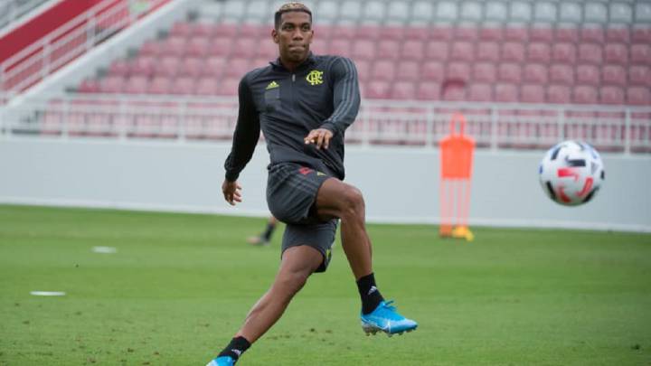 Orlando Berrío entrena con Flamengo antes de un partido de Copa Libertadores