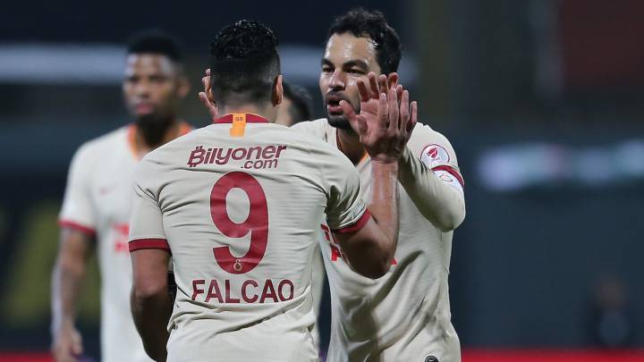 Galatasaray está pensando en buscar un compañero para Falcao