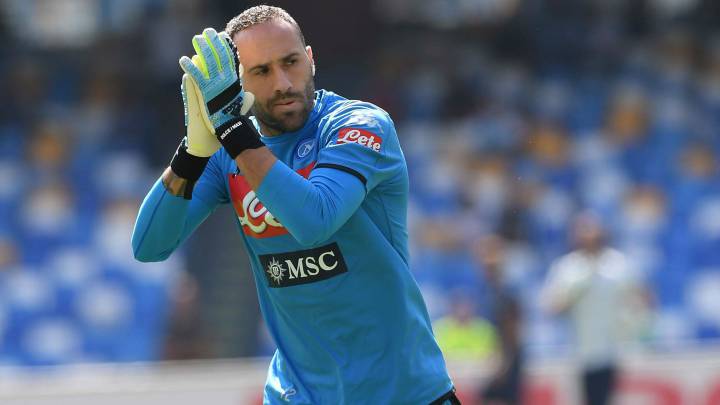 David Ospina en un calentamiento de Napoli