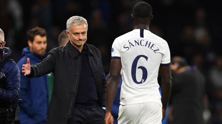 Mourinho y Davinson Sánchez en Tottenham
