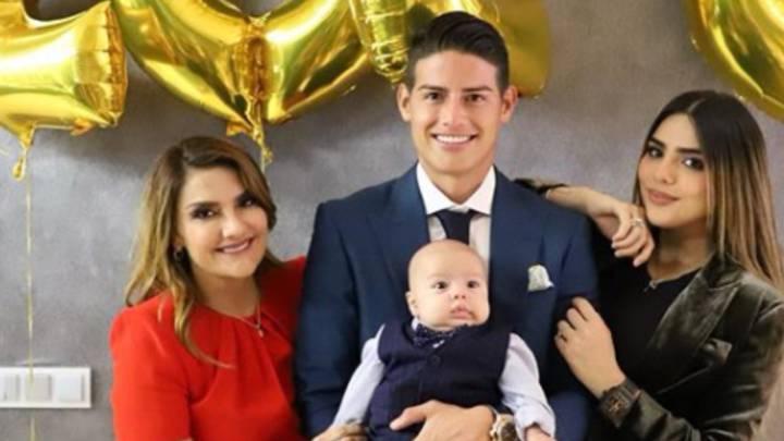 James Rodríguez junto a su familia