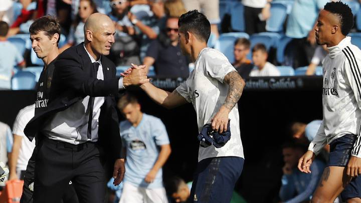 James Rodríguez y Zinedine Zidane se saludan