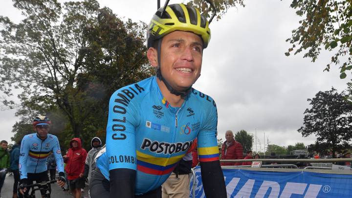 Esteban Chaves con la camiseta de la selección Colombia, con la que correrá el Tour Colombia 2020