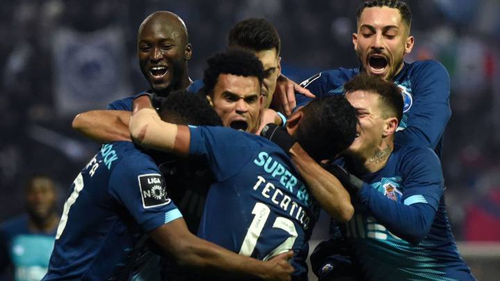 Luis Díaz celebra su gol en la victoria 4-2 de Porto sobre Moreirense