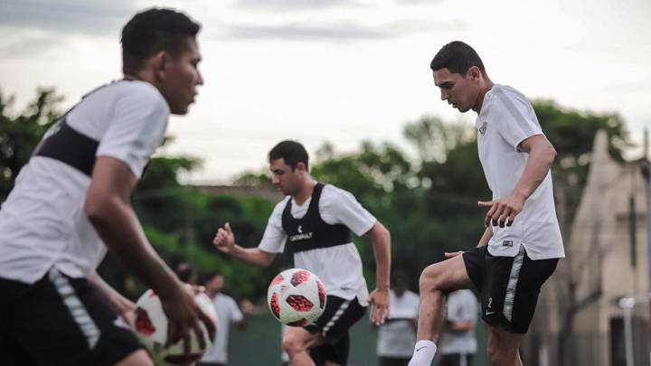 Daniel Bocanegra, presentado en Libertad de Paraguay