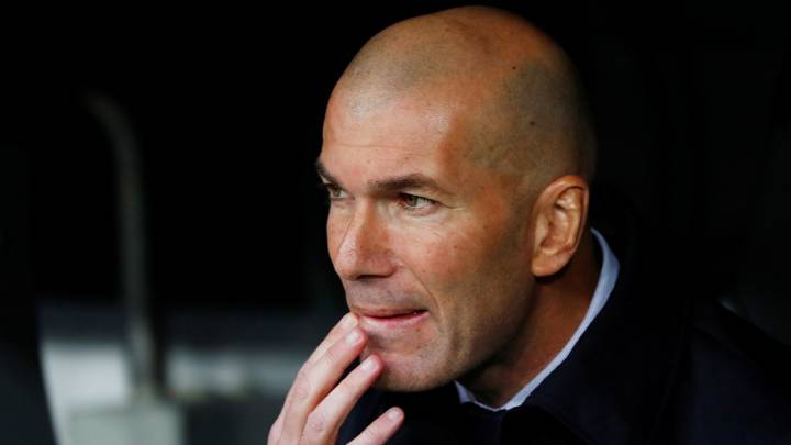 Zidane dirige a Real Madrid en el partido ante Sevilla por la Liga de España